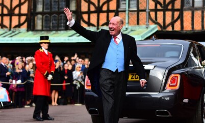 SVIGERFAR: Prinsesse Eugenies svigerfar George Brooksbank ankommer bryllupet til sønnen Jack og prinsessen i oktober 2018. Foto: NTB Scanpix SVIGERFAR: Prinsesse Eugenies svigerfar George Brooksbank ankommer bryllupet til sønnen Jack og prinsessen i oktober 2018. Foto: NTB Scanpix